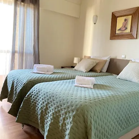 Charming With Shared Pool Apartment *