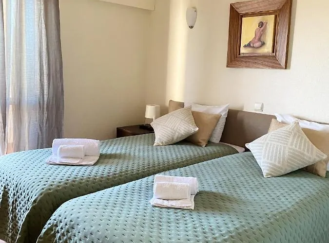 Charming With Shared Pool Apartament