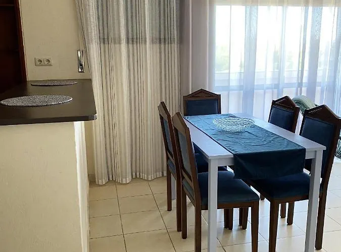 Charming With Shared Pool Apartament *