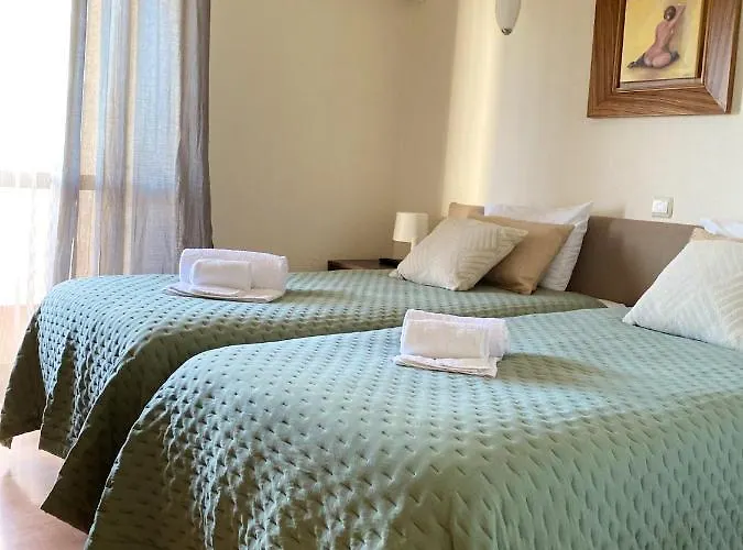 Charming With Shared Pool Apartament *