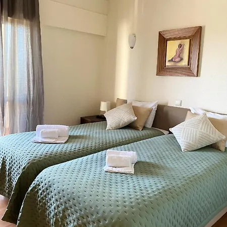 Charming With Shared Pool Apartman